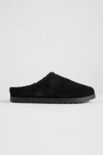 Alo Recovery Slipper in the black suede color with a faux fur lining. 
